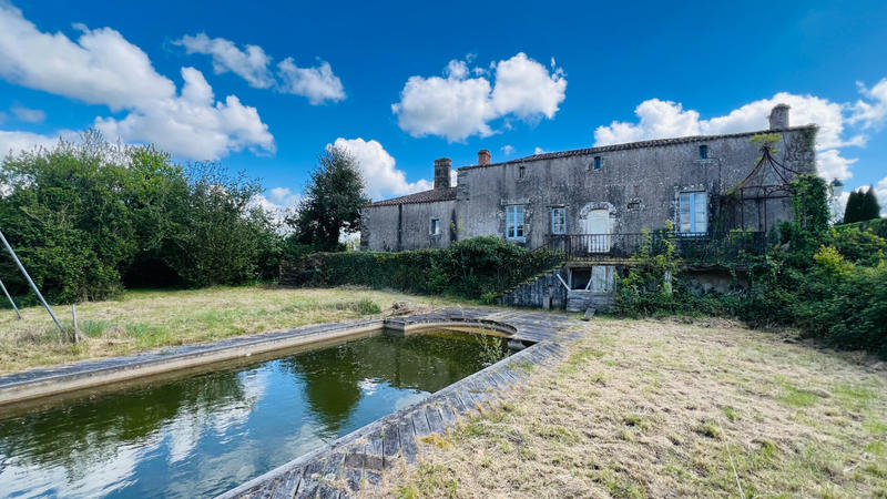 Maison - 240 m² - 6 pièces