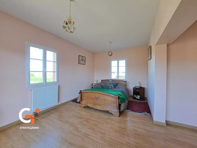 Maison - 240 m² - 8 pièces