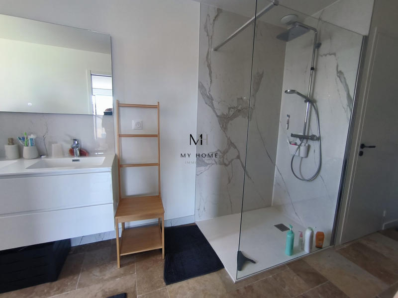 Maison - 200 m² - 8 pièces