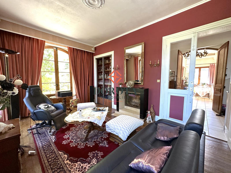 Villa - 252 m² - 11 pièces