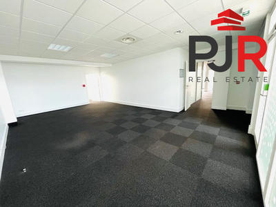 Bureau - 675 m²