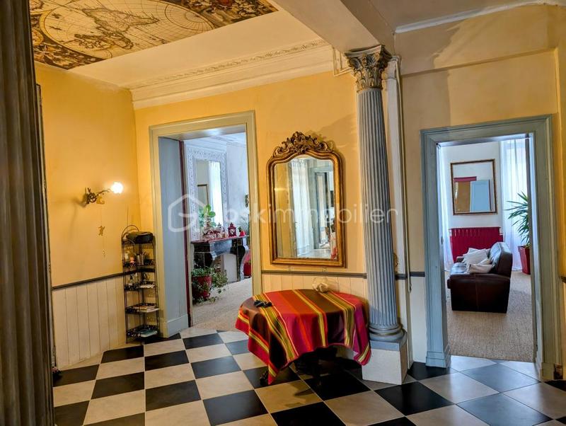 Maison bourgeoise - 250 m² - 8 pièces