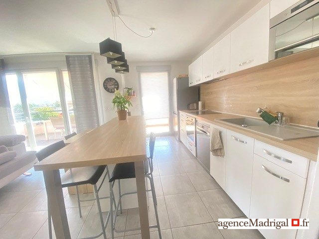 Appartement - 90 m² - 4 pièces