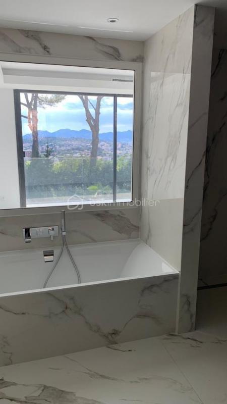 Maison - 370 m² - 7 pièces