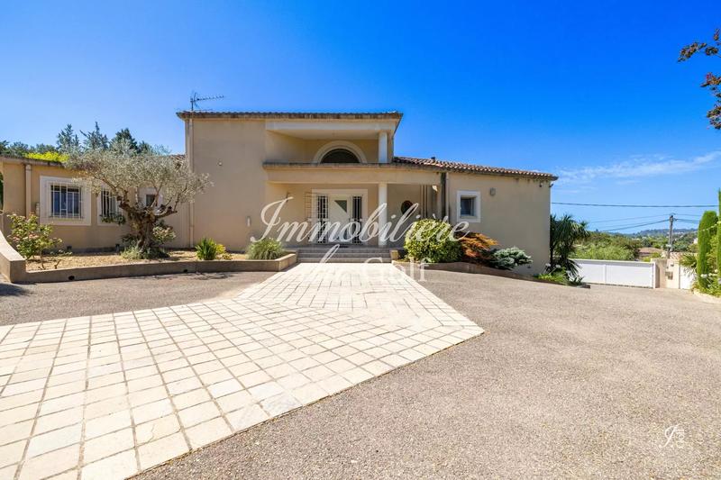 Villa - 232 m² - 6 pièces