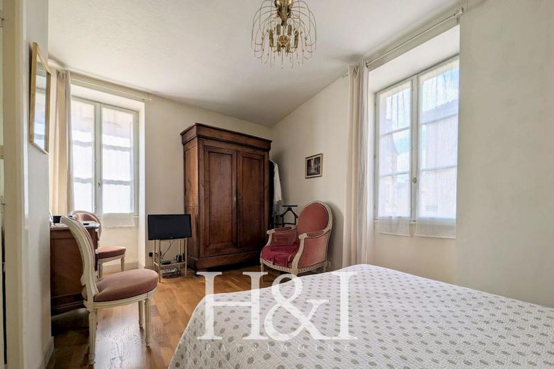 Propriété - 193 m² - 11 pièces