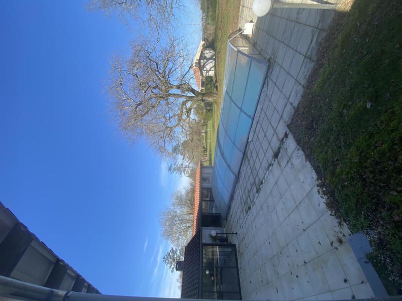 Maison - 241 m² - 8 pièces