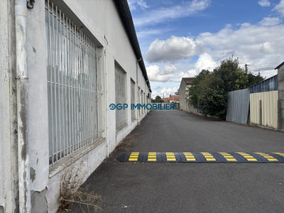 Fonds de commerce - Local commercial - 700 m²