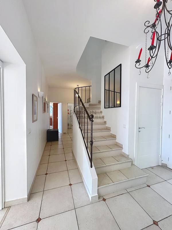 Villa - 200 m² - 6 pièces