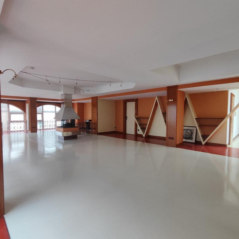 Appartement - 344 m² - 6 pièces