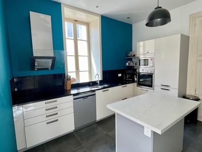 Maison - 357 m² - 9 pièces