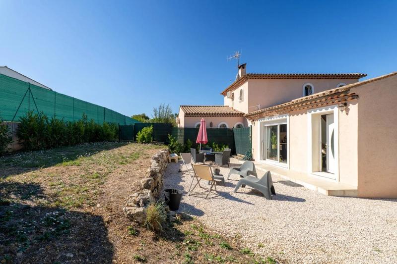Villa - 256 m² - 8 pièces