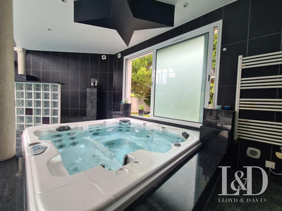 Local d'activités - 574 m² - 12 pièces