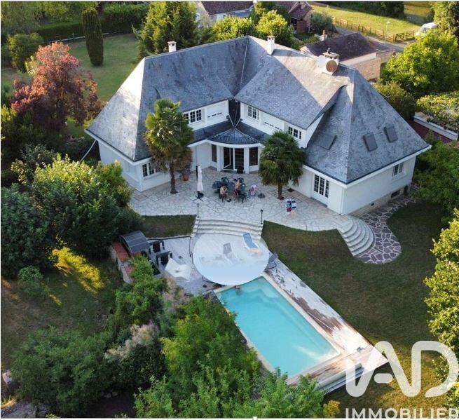 Maison - 318 m² - 10 pièces