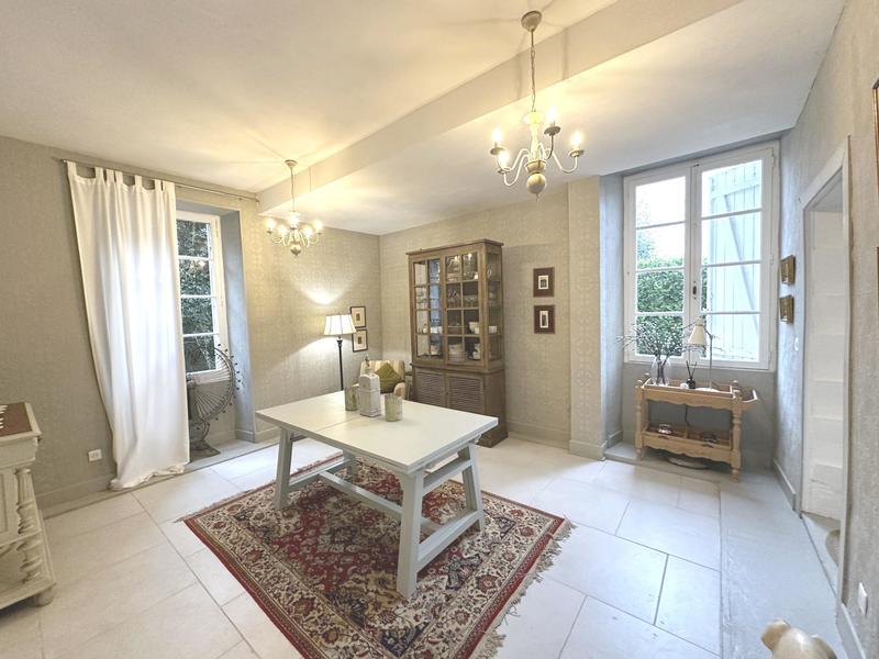 Maison - 298 m² - 8 pièces