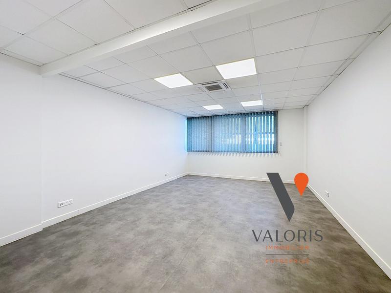Bureau - 347 m² - 1 pièce