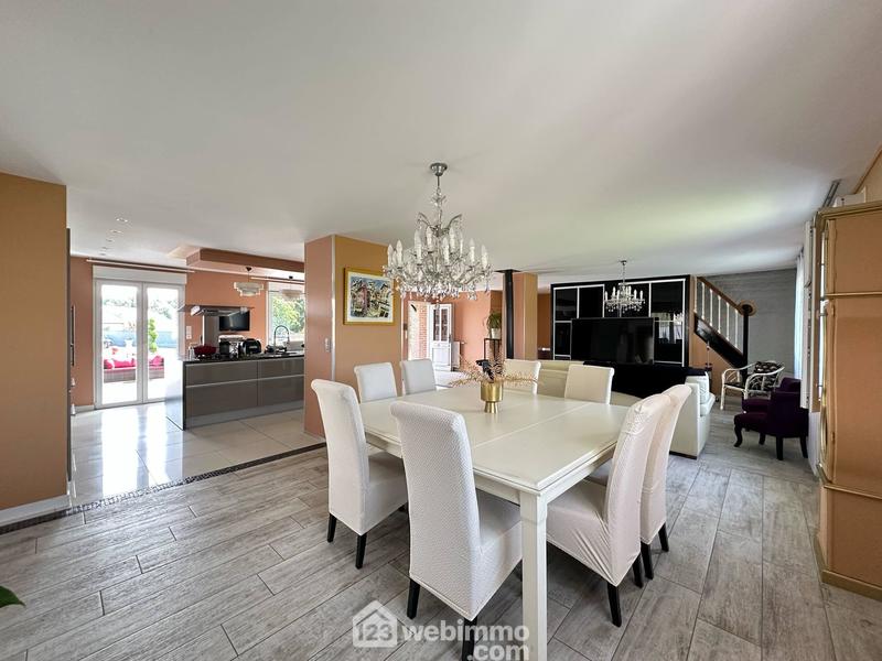 Maison - 204 m² - 9 pièces