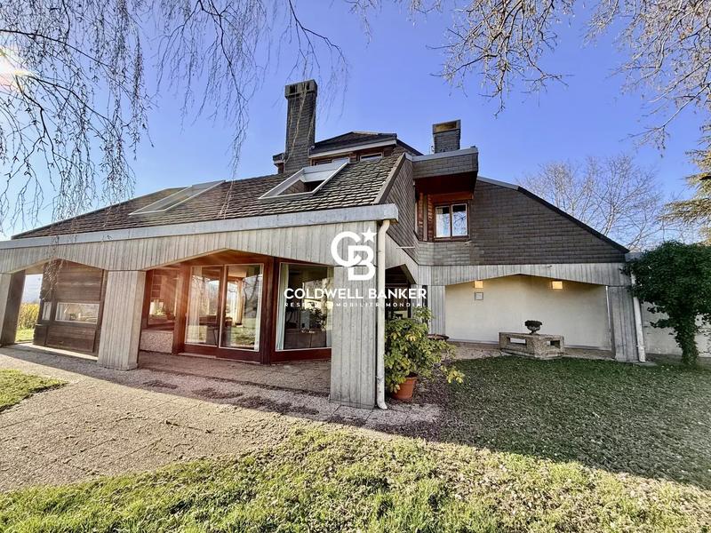 Maison - 250 m² - 7 pièces