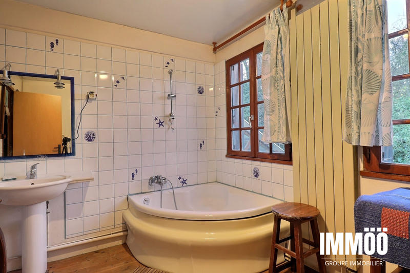 Maison - 250 m² - 9 pièces