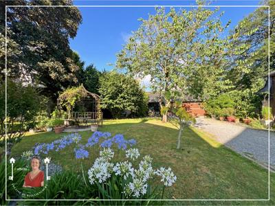 Maison - 430 m² - 12 pièces