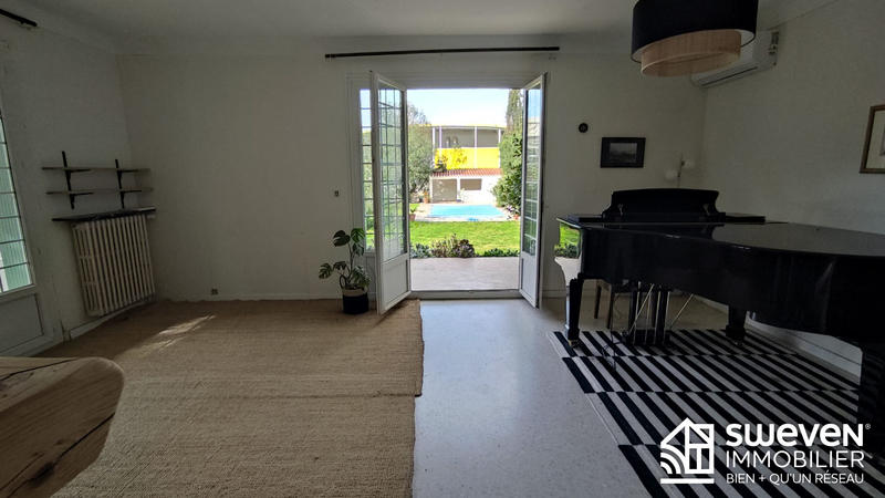 Maison traditionnelle - 220 m² - 7 pièces