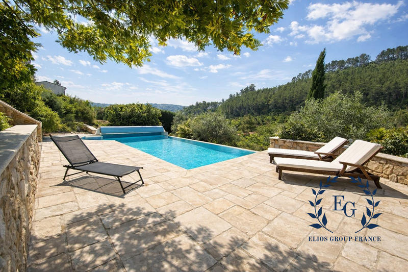 Maison traditionnelle - 198 m² - 6 pièces