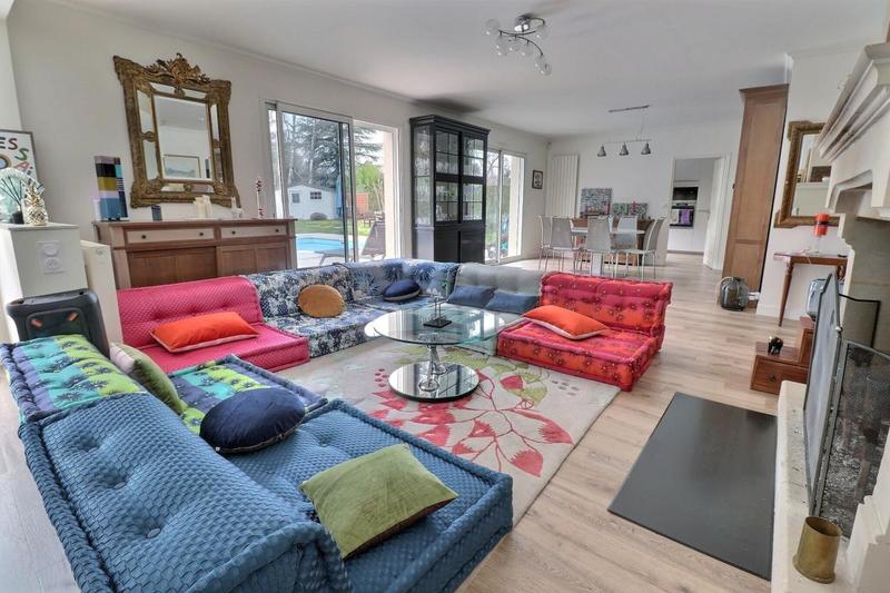 Maison - 239 m² - 8 pièces