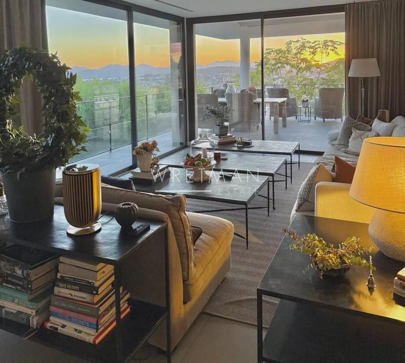 Villa - 242 m² - 6 pièces