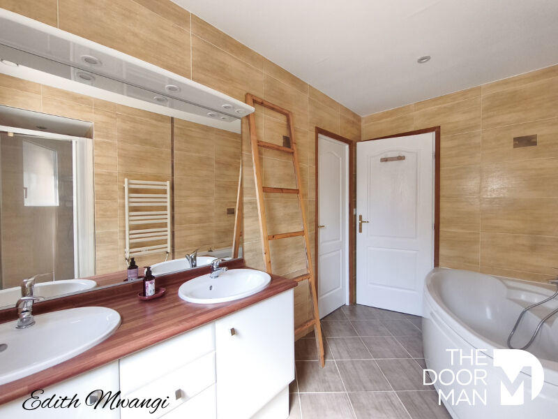 Maison - 125 m² - 5 pièces