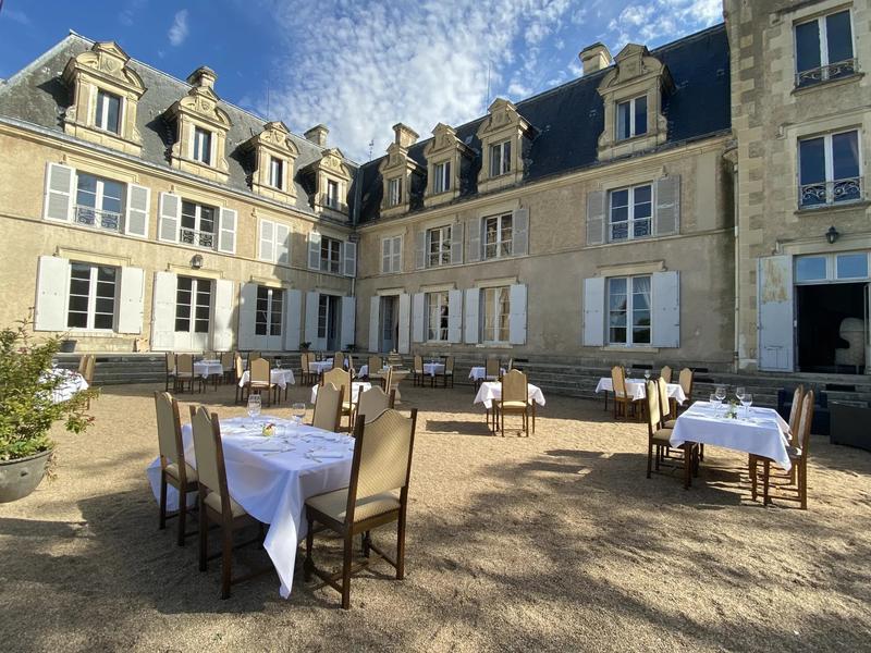 Château - 4 200 m² - 72 pièces