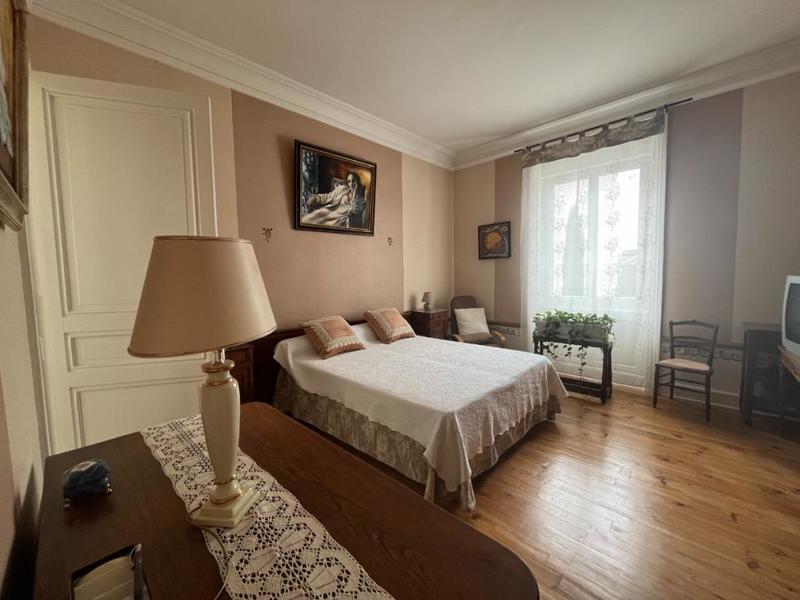 Maison - 263 m² - 10 pièces