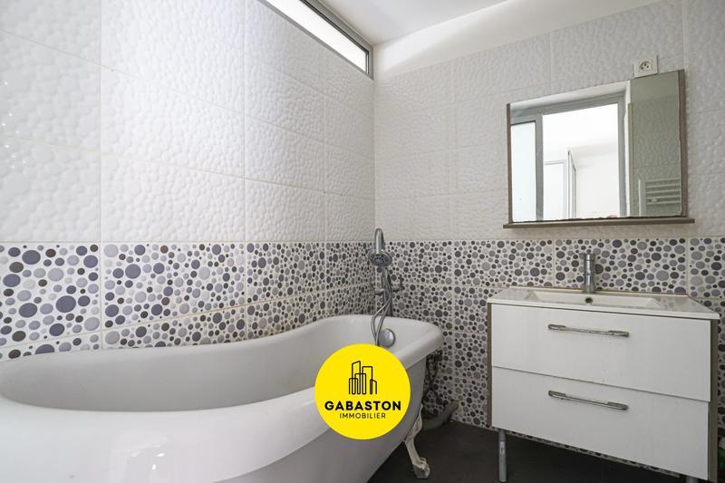 Appartement - 97 m² - 2 pièces