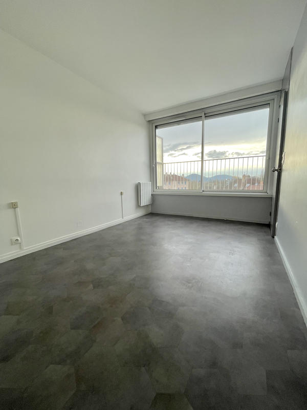 Appartement - 104 m² - 6 pièces