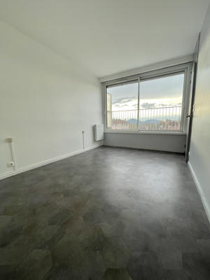 Appartement - 104 m² - 6 pièces