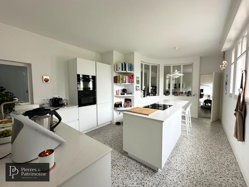 Propriété - 362 m² - 11 pièces