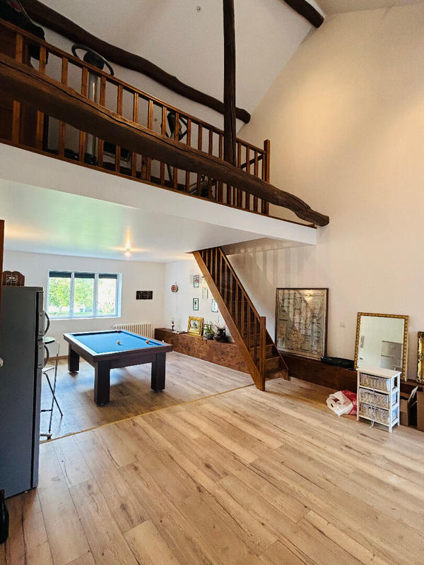 Maison - 216 m² - 6 pièces