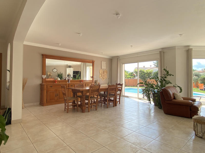 Villa - 218 m² - 6 pièces