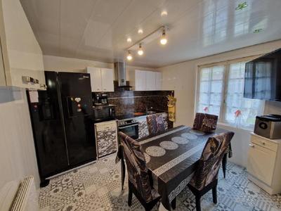 Maison - 121 m² - 7 pièces