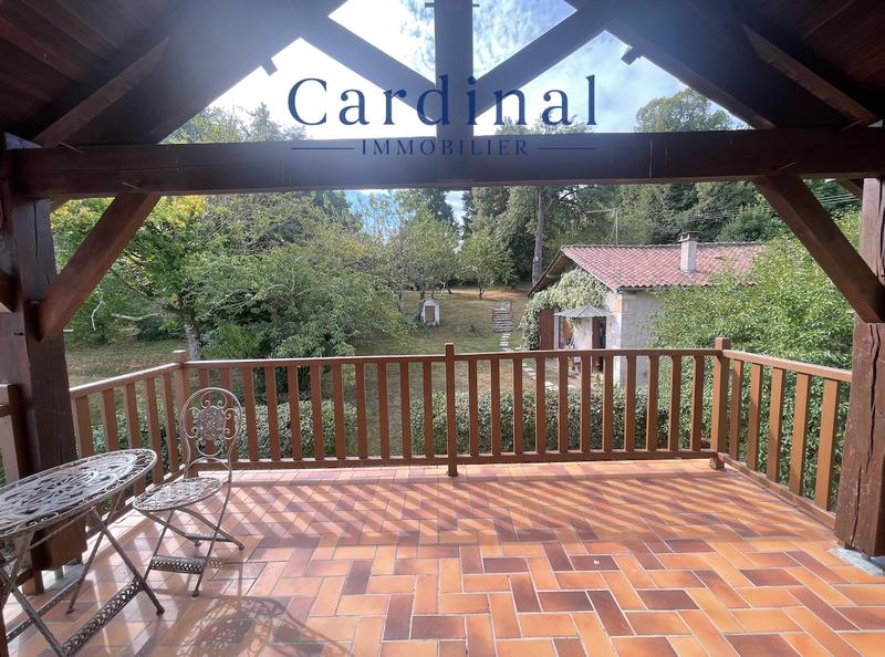 Maison - 240 m² - 8 pièces