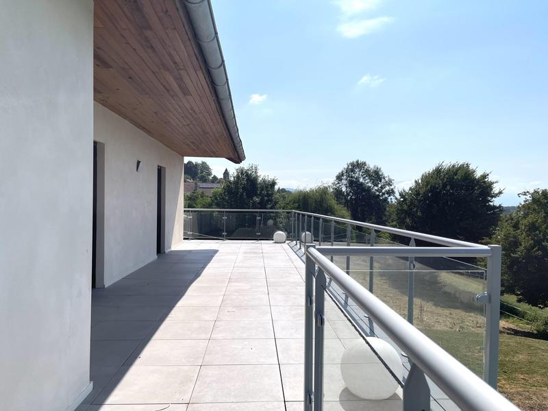 Maison - 204 m² - 5 pièces