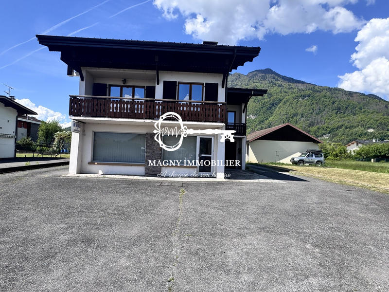 Maison - 218 m² - 8 pièces