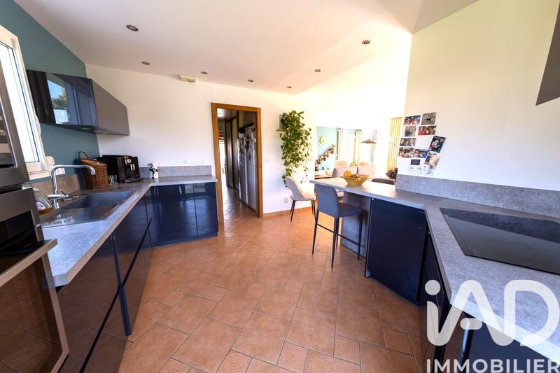 Maison - 264 m² - 9 pièces