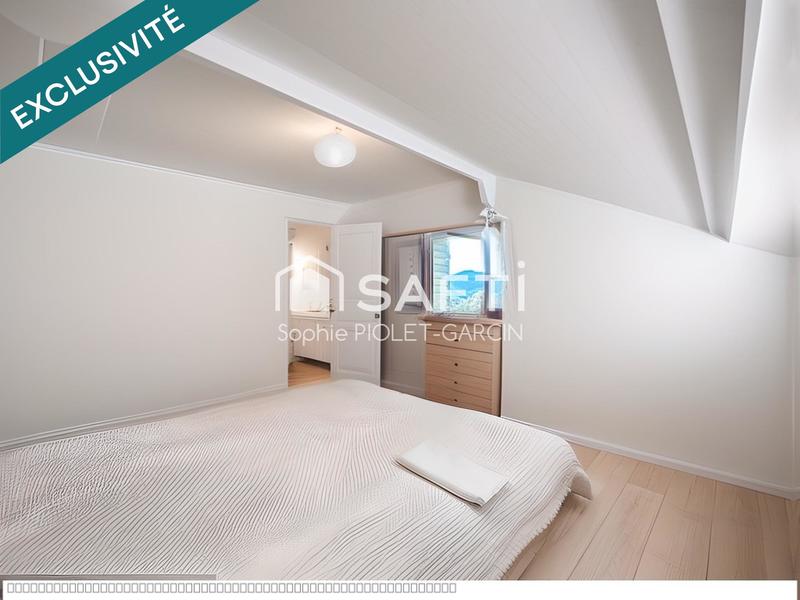 Maison - 221 m² - 8 pièces