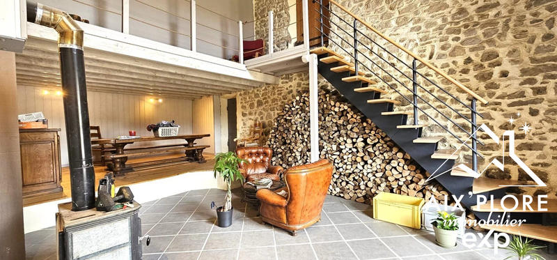 Maison - 240 m² - 6 pièces