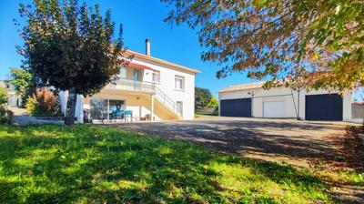 Maison - 195 m² - 7 pièces