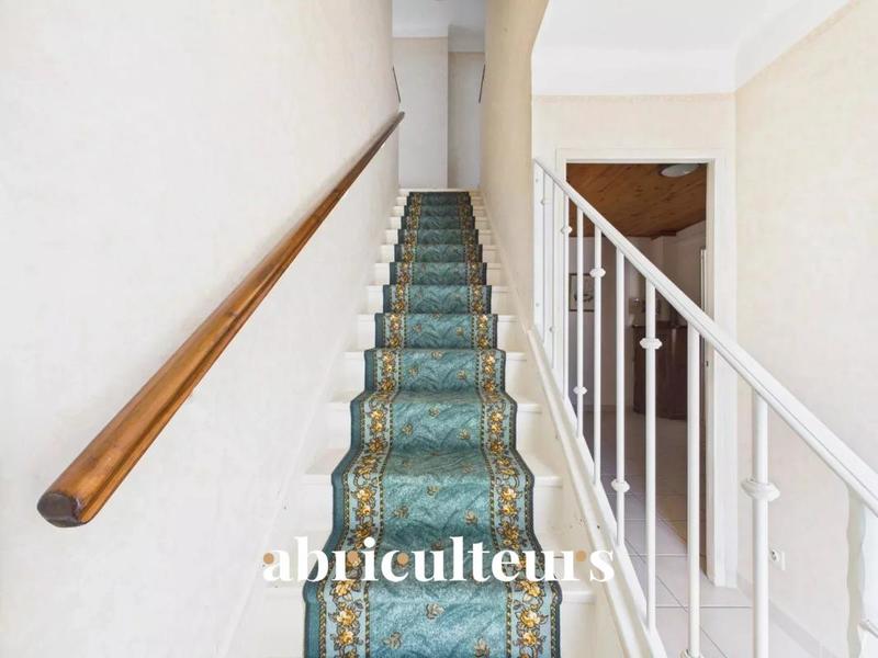 Maison - 94 m² - 5 pièces