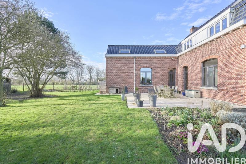 Maison - 220 m² - 8 pièces