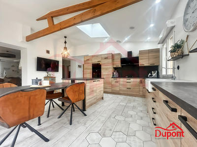 Maison - 245 m² - 10 pièces