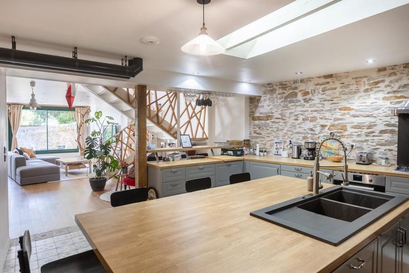 Maison - 220 m² - 6 pièces