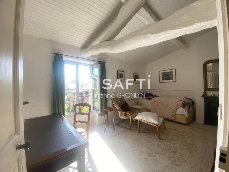 Maison - 281 m² - 7 pièces